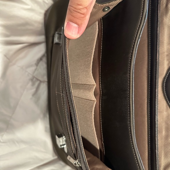 TUMI dark brown Leather Formula T Compartment Briefcase/Laptop Bag model 2952D. - Picture 3 of 6